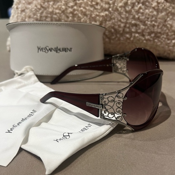 Yves Saint Laurent woman’s sunglasses. - Picture 2 of 9